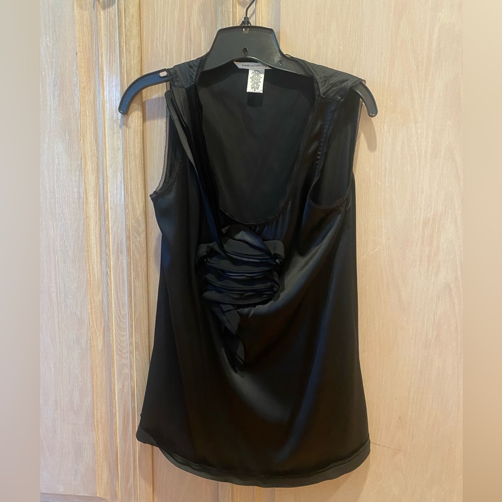 Diane VON Furstenberg Black silk sleeveless top